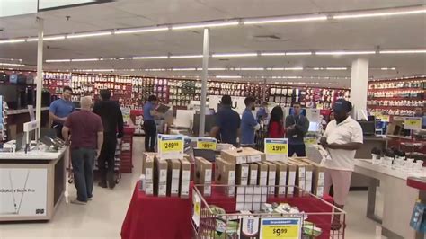 Early Black Friday shopping sets tone for busy holiday weekend